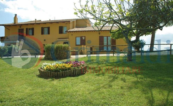 casa indipendente in vendita a Deruta