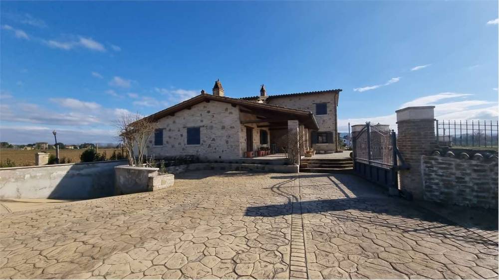 casa indipendente in vendita a Deruta