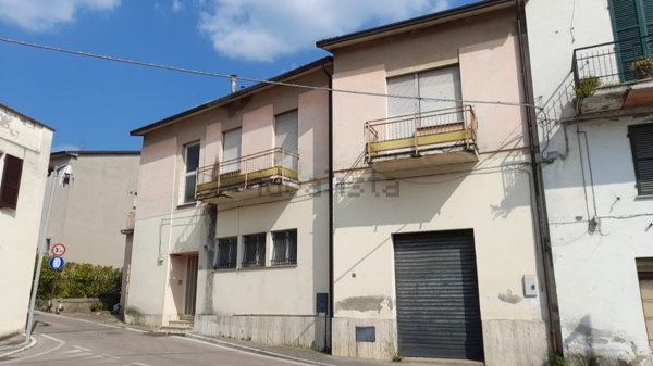 casa semindipendente in vendita a Deruta