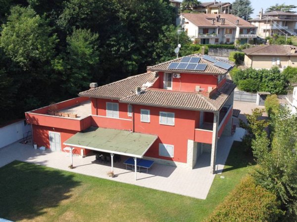 casa indipendente in vendita a Deruta