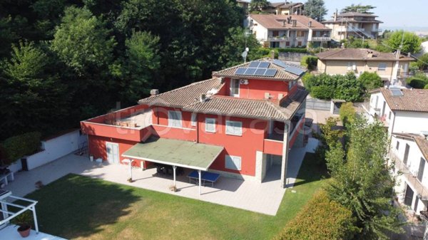 casa indipendente in vendita a Deruta