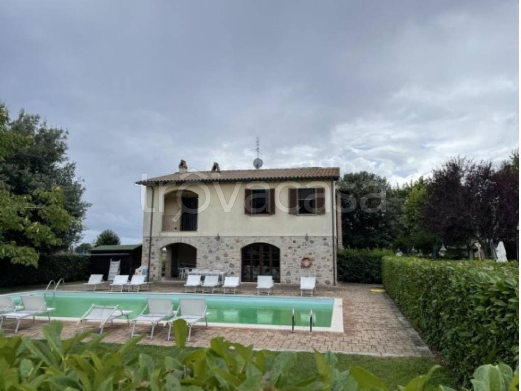 appartamento in vendita a Deruta in zona San Nicolò di Celle
