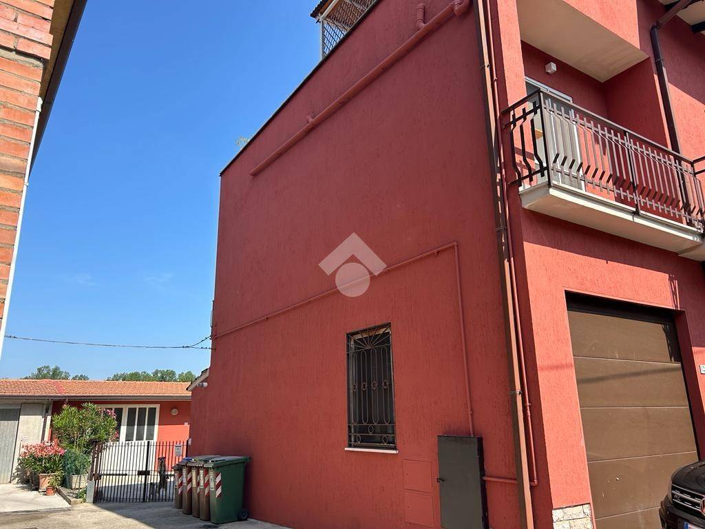 appartamento in vendita a Deruta in zona Ponte Nuovo