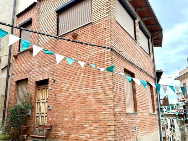 casa indipendente in vendita a Deruta