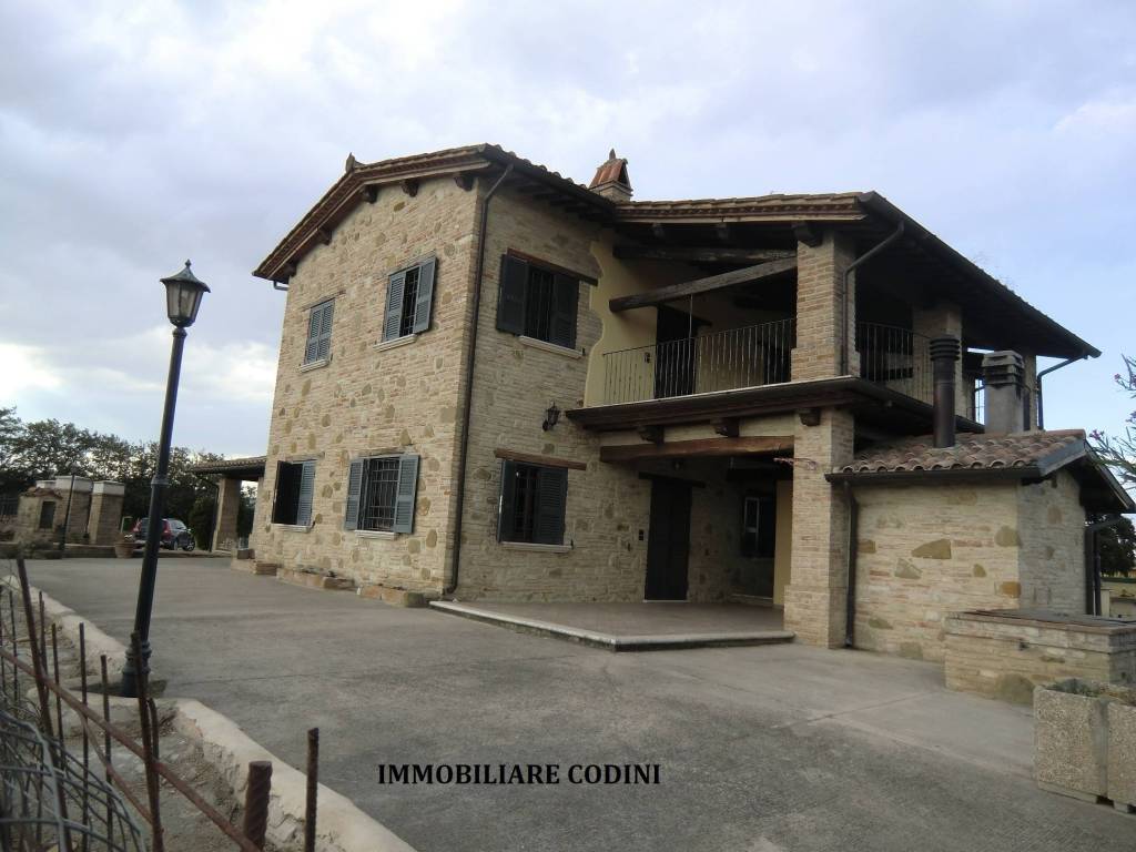 casa indipendente in vendita a Deruta