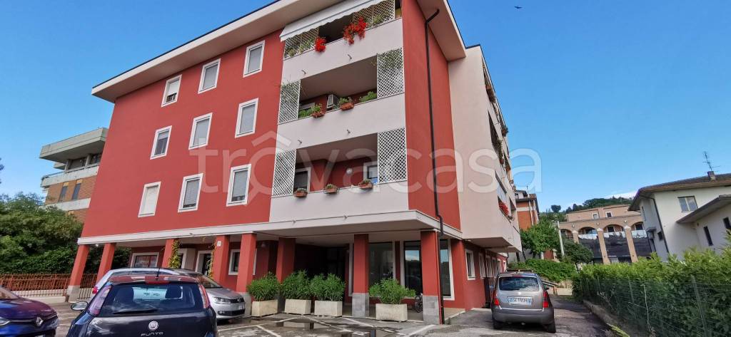 ufficio in vendita a Deruta