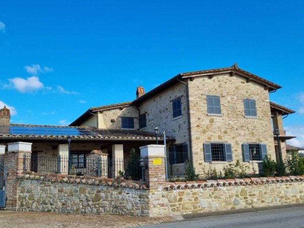 casa indipendente in vendita a Deruta