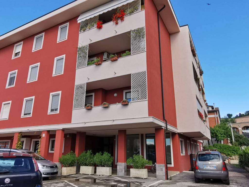 ufficio in vendita a Deruta