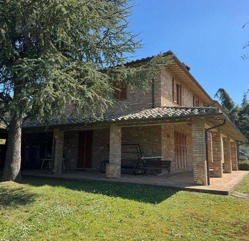 casa indipendente in vendita a Deruta in zona Castelleone