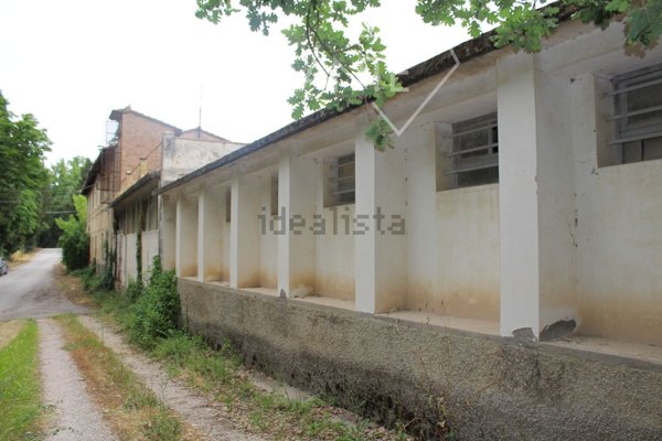 casale in vendita a Deruta in zona Casalina