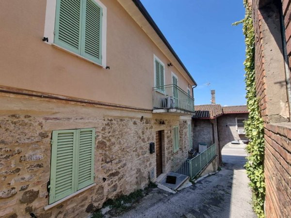 casa indipendente in vendita a Deruta in zona Ponte Nuovo