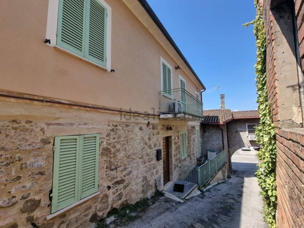 appartamento in vendita a Deruta in zona Ponte Nuovo