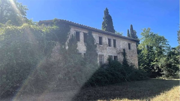 casale in vendita a Deruta in zona Casalina