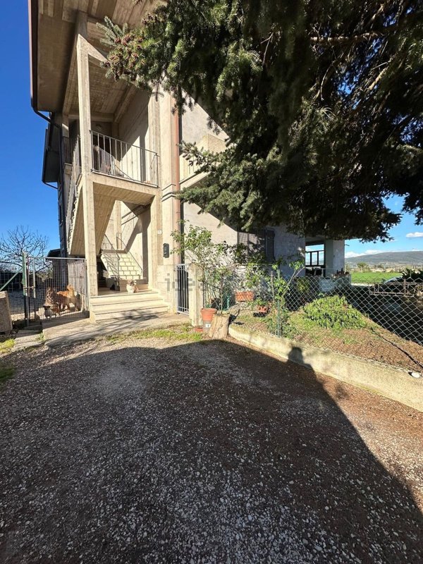 appartamento in vendita a Deruta in zona Sant'Angelo di Celle