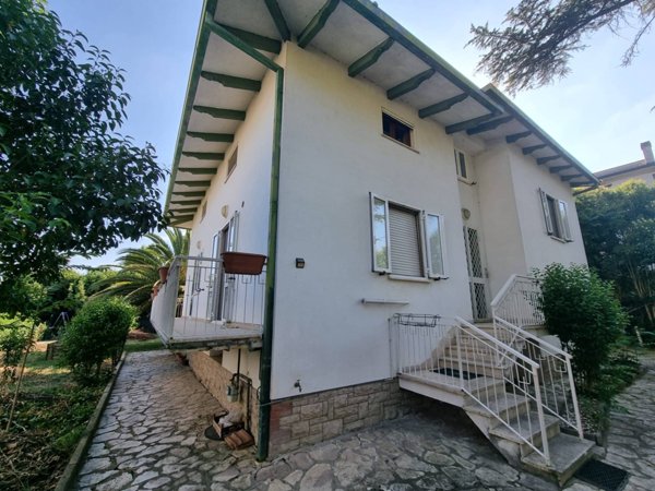 casa indipendente in vendita a Deruta in zona Sant'Angelo di Celle