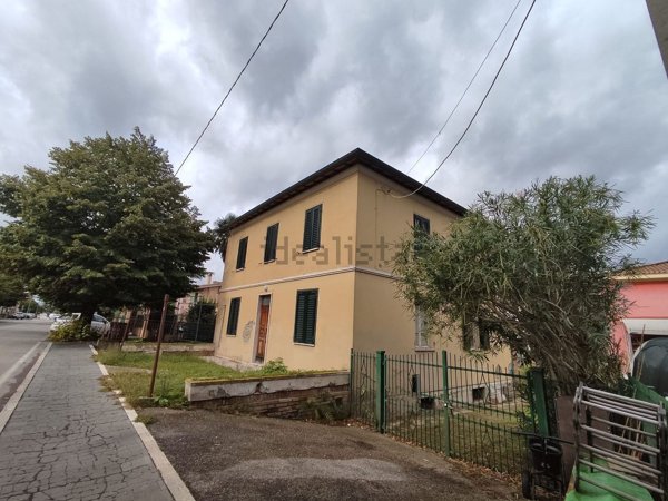 casa indipendente in vendita a Deruta