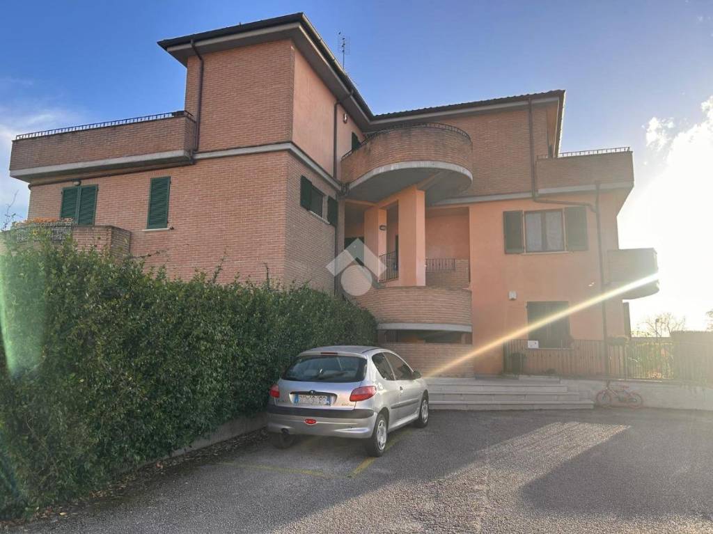 appartamento in vendita a Deruta in zona Fanciullata