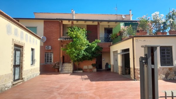 casa indipendente in vendita a Deruta