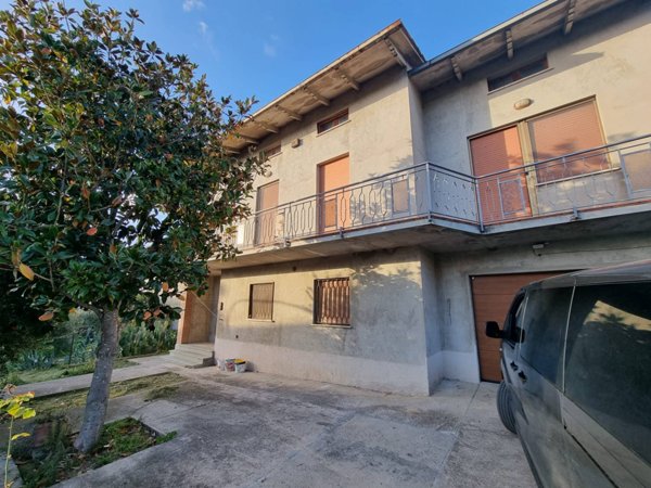 casa indipendente in vendita a Deruta in zona Casalina