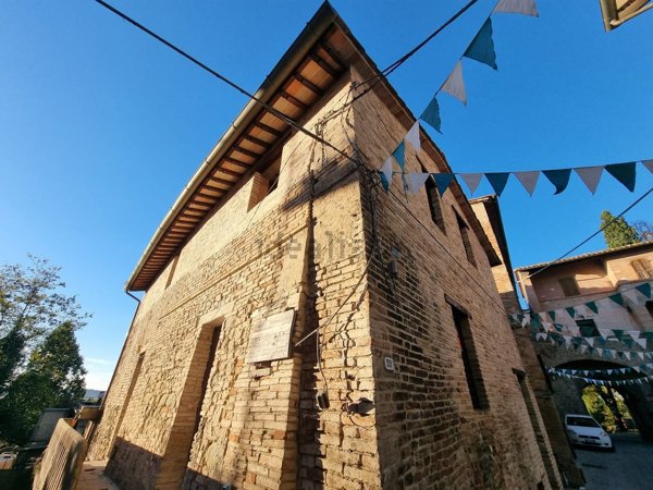 casa indipendente in vendita a Deruta