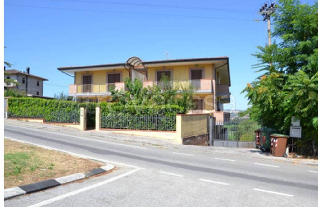 locale commerciale in vendita a Deruta in zona Ripabianca