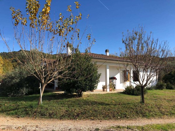 casa indipendente in vendita a Deruta