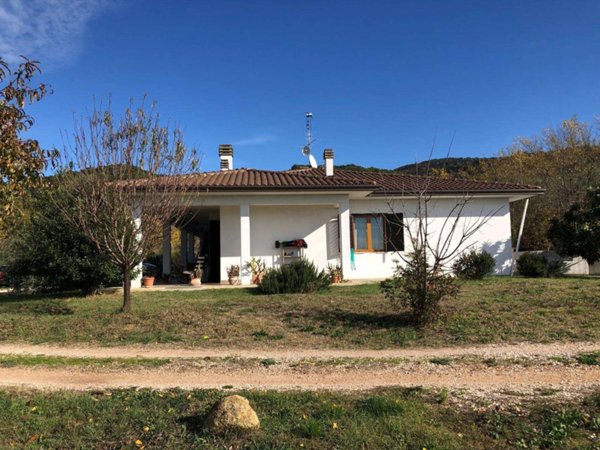 casa indipendente in vendita a Deruta