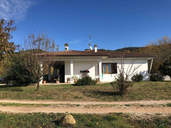 casa indipendente in vendita a Deruta