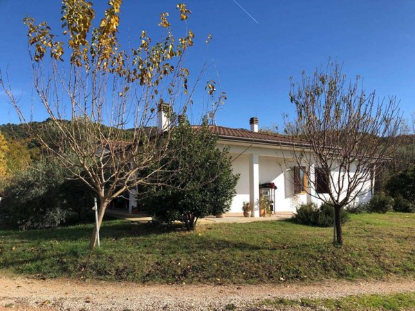 casa indipendente in vendita a Deruta in zona Fanciullata