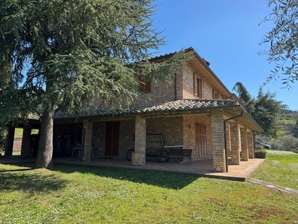 casa indipendente in vendita a Deruta in zona Castelleone