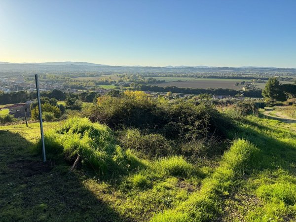 terreno edificabile in vendita a Deruta