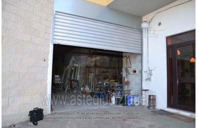 locale commerciale in vendita a Deruta in zona Ripabianca