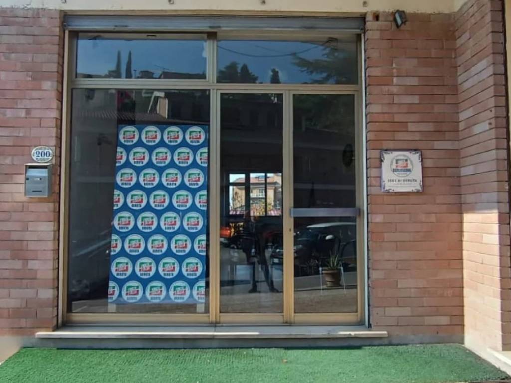 negozio in vendita a Deruta