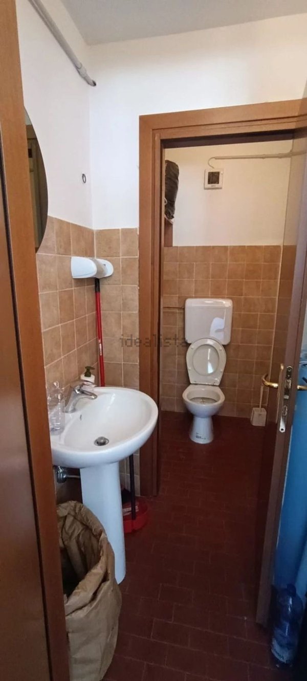 locale commerciale in vendita a Deruta