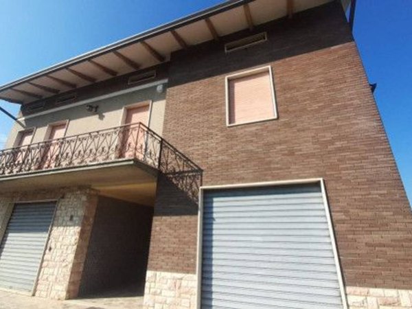 casa indipendente in vendita a Deruta