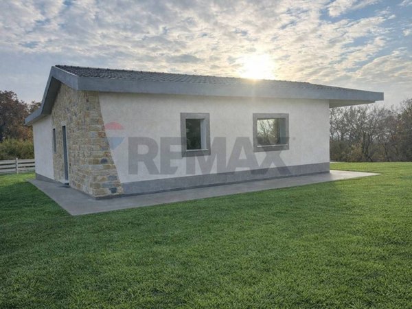 casa indipendente in vendita a Deruta