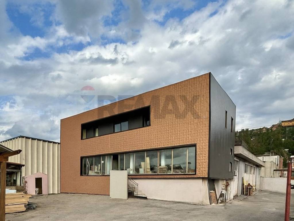 negozio in vendita a Deruta in zona Ponte Nuovo