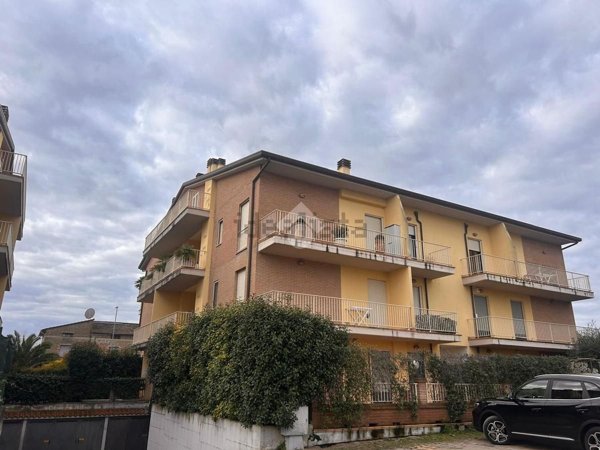 appartamento in vendita a Deruta in zona Sant'Angelo di Celle