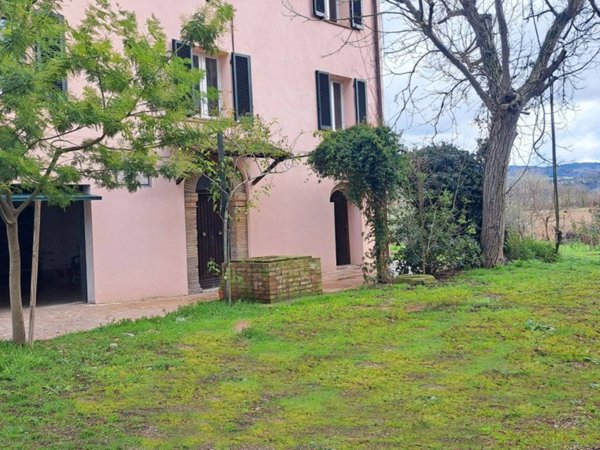 casa indipendente in vendita a Deruta