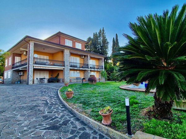 casa indipendente in vendita a Deruta