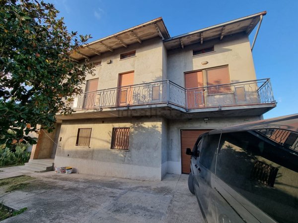 casa indipendente in vendita a Deruta in zona Casalina