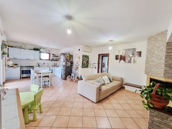 appartamento in vendita a Deruta in zona Sant'Angelo di Celle