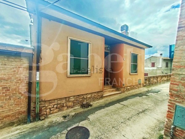 casa indipendente in vendita a Deruta