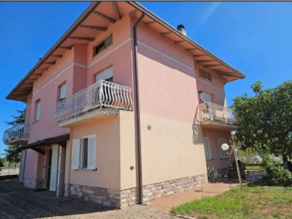 appartamento in vendita a Deruta in zona San Nicolò di Celle