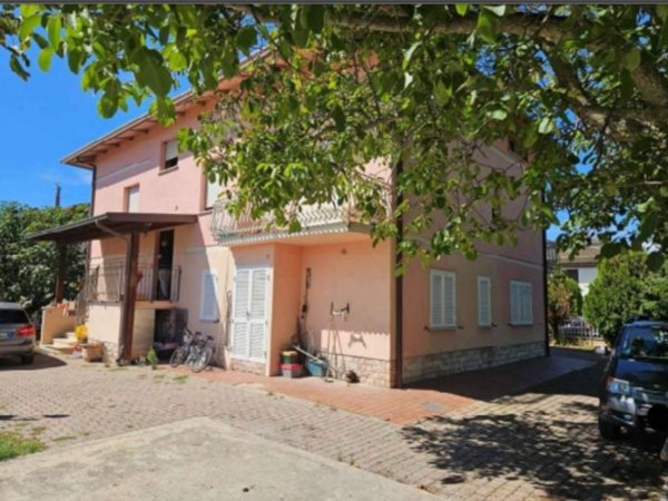 appartamento in vendita a Deruta in zona San Nicolò di Celle