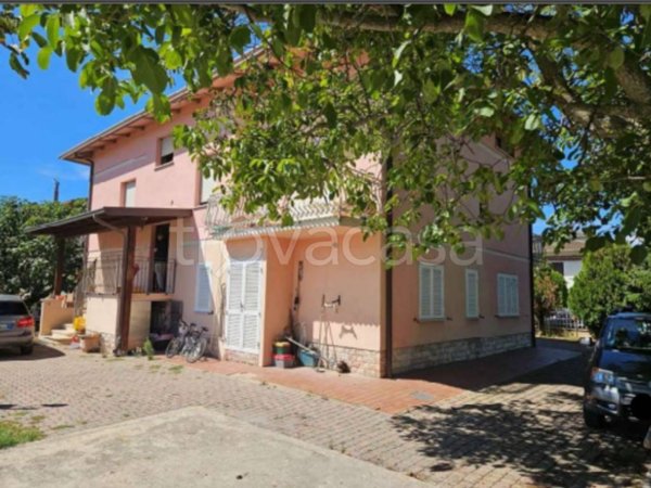 appartamento in vendita a Deruta in zona San Nicolò di Celle