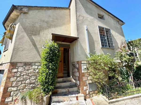 casa indipendente in vendita a Deruta in zona Ripabianca