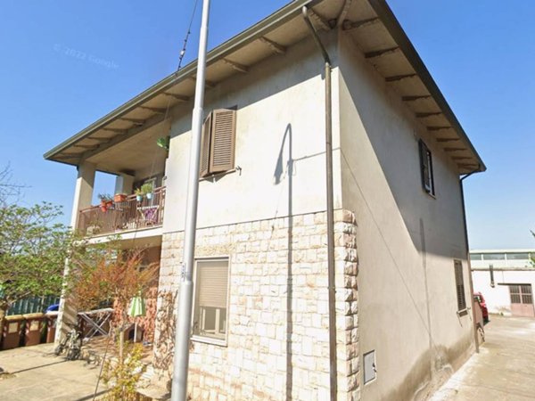 appartamento in vendita a Deruta in zona Ponte Nuovo