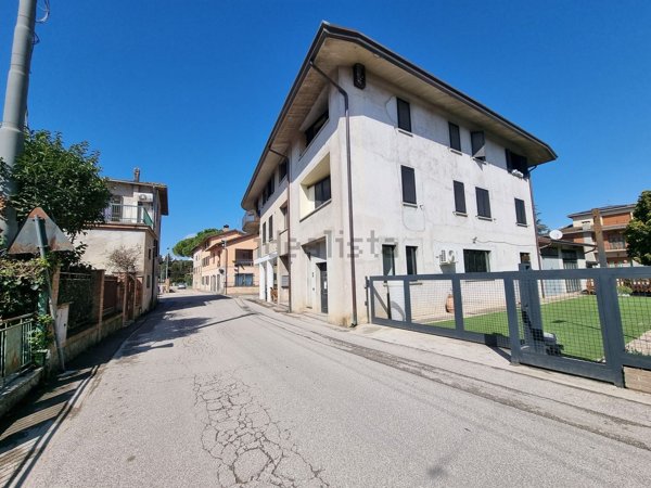 appartamento in vendita a Deruta in zona San Nicolò di Celle