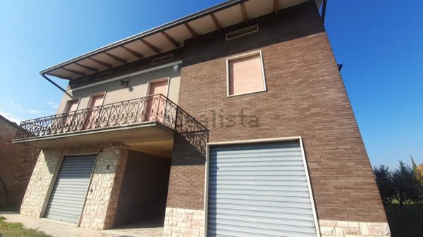 casa indipendente in vendita a Deruta